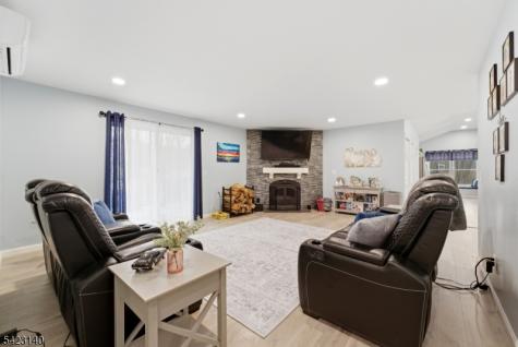 17 Fairmount Road W Tewksbury NJ 07830