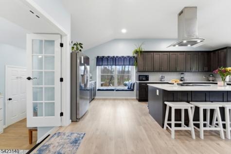 17 Fairmount Road W Tewksbury NJ 07830