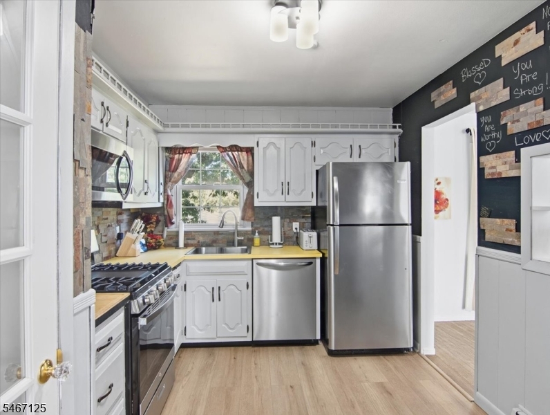 15 Adelphi Court Edison NJ 08837