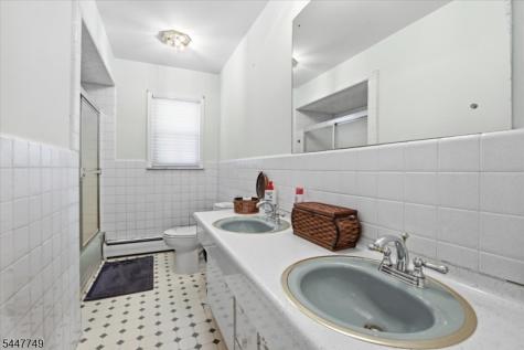 17 Edgewood Avenue N West Orange NJ 07052