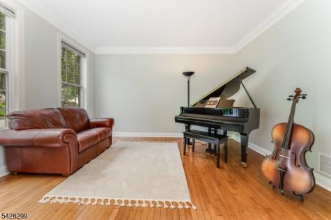 87 Crestview Drive Clinton NJ 08809