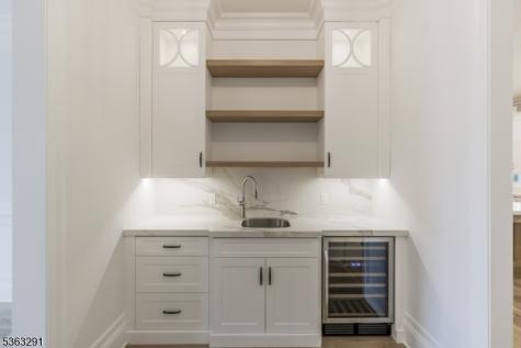 8 Cobblestone Court Warren NJ 07059
