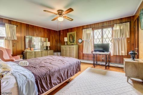 49 Frog Hollow Road Tewksbury NJ 07830