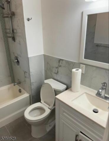 126 W 5th Avenue Roselle NJ 07203
