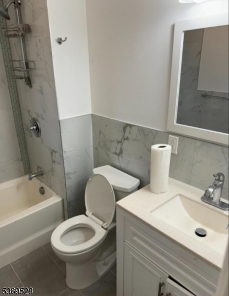 126 W 5th Avenue Roselle NJ 07203