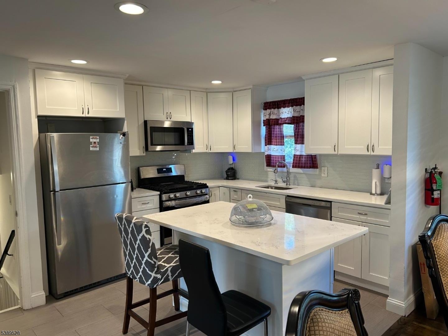 126 W 5th Avenue Roselle NJ 07203
