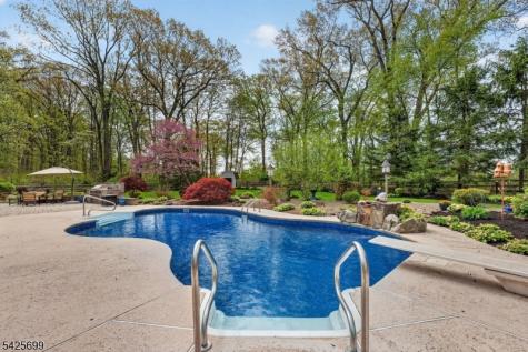 48 Tree Top Road Readington NJ 08889