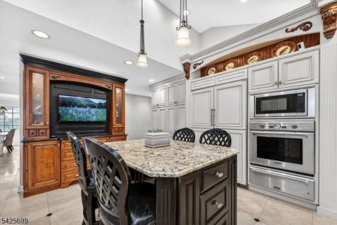 48 Tree Top Road Readington NJ 08889