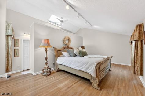 48 Tree Top Road Readington NJ 08889
