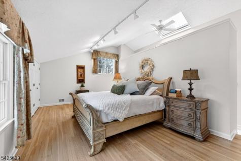 48 Tree Top Road Readington NJ 08889