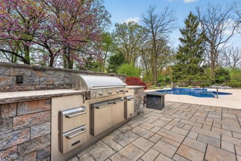 48 Tree Top Road Readington NJ 08889