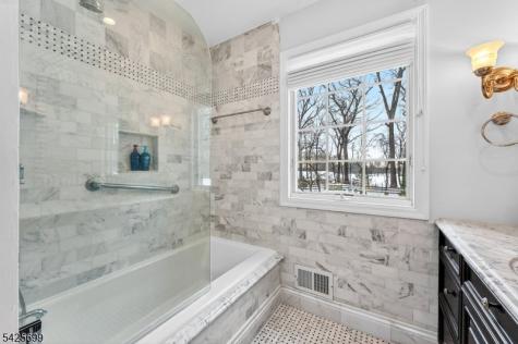 48 Tree Top Road Readington NJ 08889