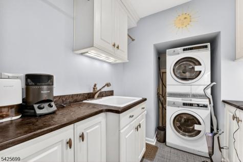 48 Tree Top Road Readington NJ 08889
