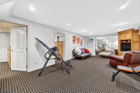 48 Tree Top Road Readington NJ 08889