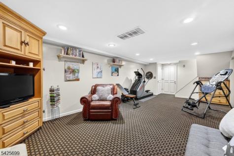 48 Tree Top Road Readington NJ 08889