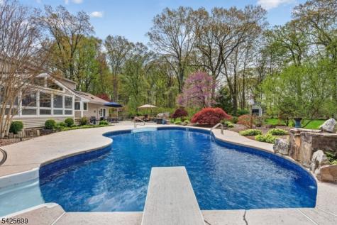 48 Tree Top Road Readington NJ 08889