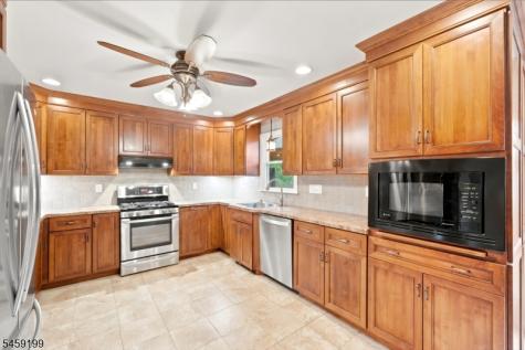 14 Daria Drive Pequannock NJ 07440