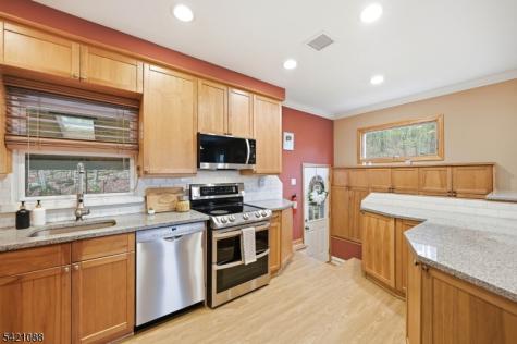 219 Snake Den Road Bloomingdale NJ 07465