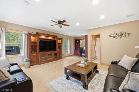219 Snake Den Road Bloomingdale NJ 07465