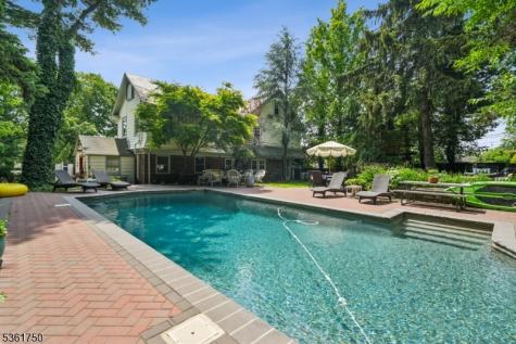 27 Fairway Drive West Orange NJ 07052