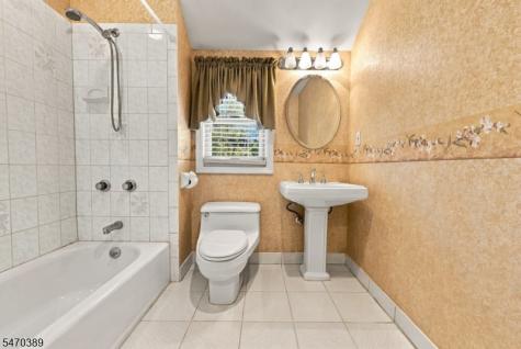 15 Brentwood Drive Verona NJ 07044