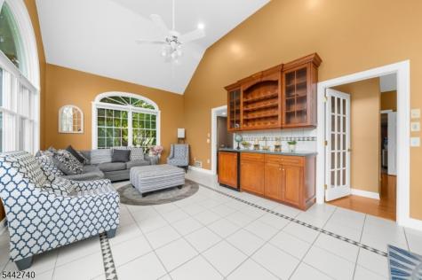 3 Regal Way Raritan NJ 08822