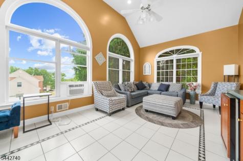 3 Regal Way Raritan NJ 08822