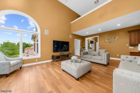 3 Regal Way Raritan NJ 08822
