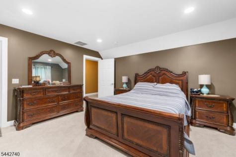 3 Regal Way Raritan NJ 08822
