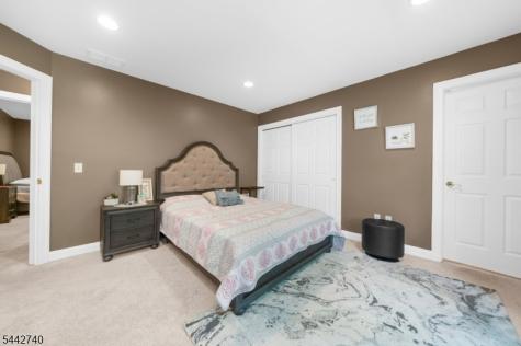 3 Regal Way Raritan NJ 08822