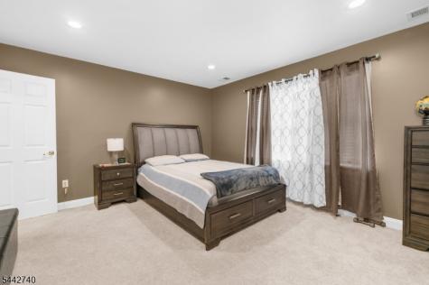 3 Regal Way Raritan NJ 08822