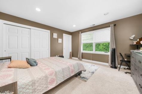3 Regal Way Raritan NJ 08822