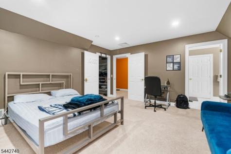 3 Regal Way Raritan NJ 08822