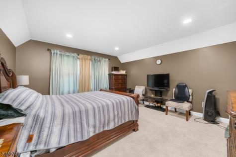 3 Regal Way Raritan NJ 08822