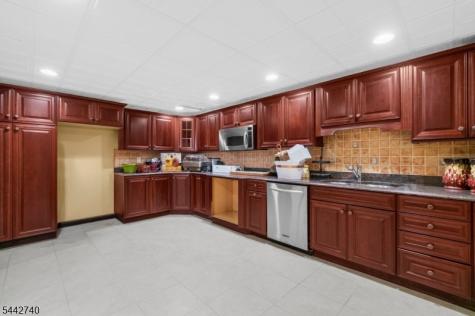 3 Regal Way Raritan NJ 08822