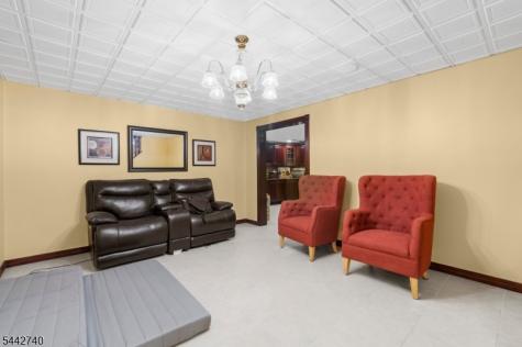 3 Regal Way Raritan NJ 08822