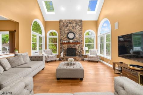 3 Regal Way Raritan NJ 08822