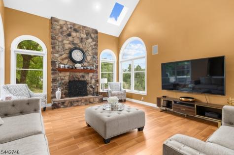 3 Regal Way Raritan NJ 08822