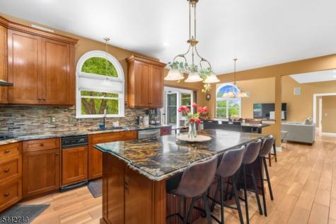 3 Regal Way Raritan NJ 08822
