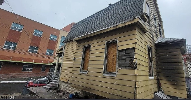 176 Madison Avenue Irvington NJ 07111