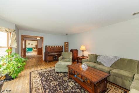 12 Kristen Drive Roxbury NJ 07876