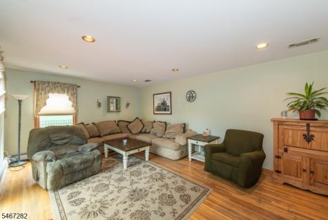 12 Kristen Drive Roxbury NJ 07876