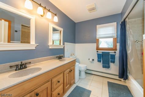 12 Kristen Drive Roxbury NJ 07876