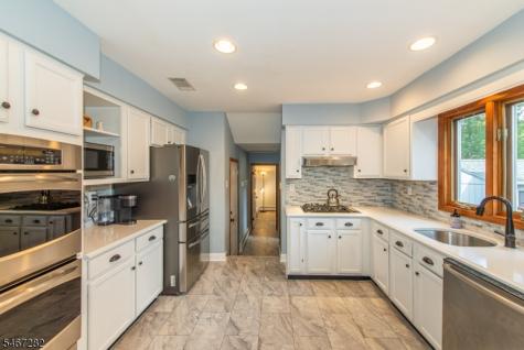 12 Kristen Drive Roxbury NJ 07876