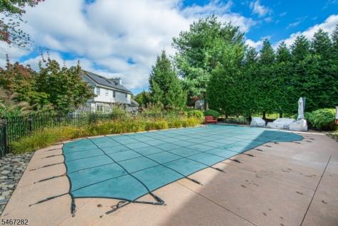 12 Kristen Drive Roxbury NJ 07876