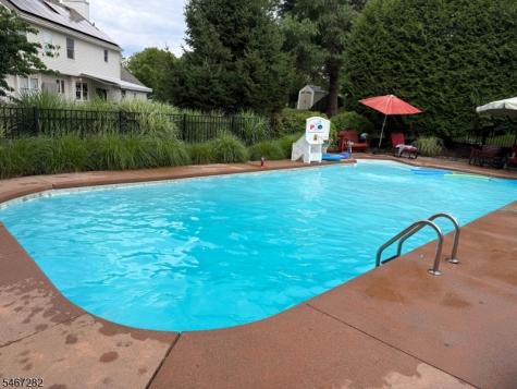 12 Kristen Drive Roxbury NJ 07876