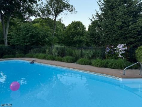 12 Kristen Drive Roxbury NJ 07876