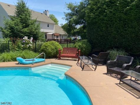 12 Kristen Drive Roxbury NJ 07876