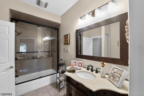 41 Sutton Farm Road Delaware NJ 08822