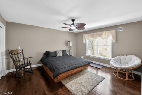 41 Sutton Farm Road Delaware NJ 08822
